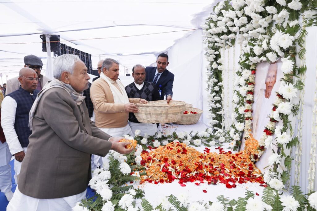 पूर्व सांसद डॉ. अरुण कुमार के पिता स्व. ब्रजनंदन शर्मा के श्राद्ध कार्यक्रम में शामिल हुए मुख्यमंत्री नीतीश कुमार